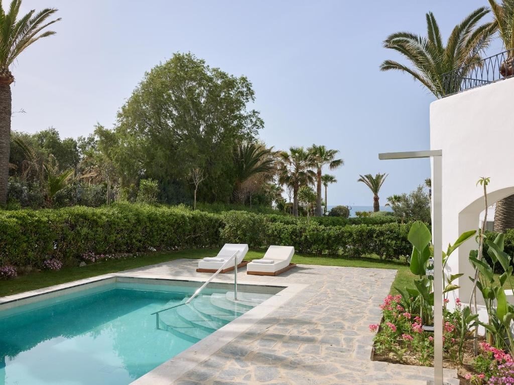 rooms-deluxe-bungalow-suite-private-pool