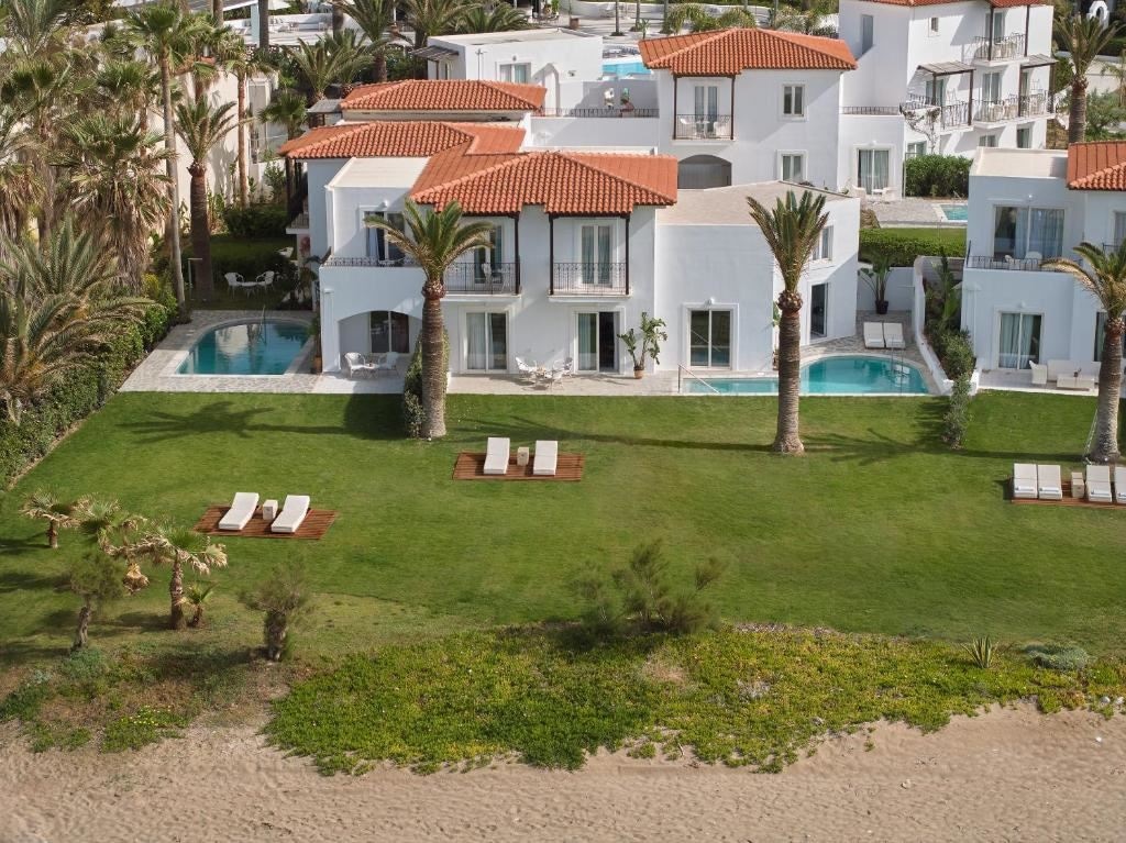 rooms-3-bedroom-beach-villa-private-pool