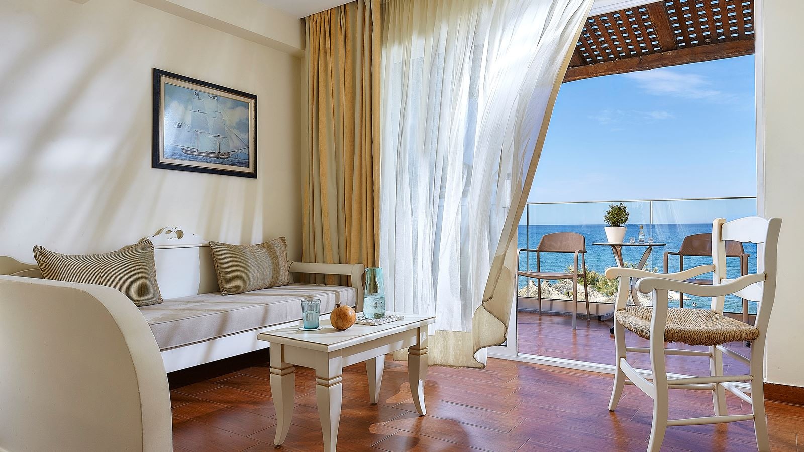 rooms-luxury-superior-room-beach-front