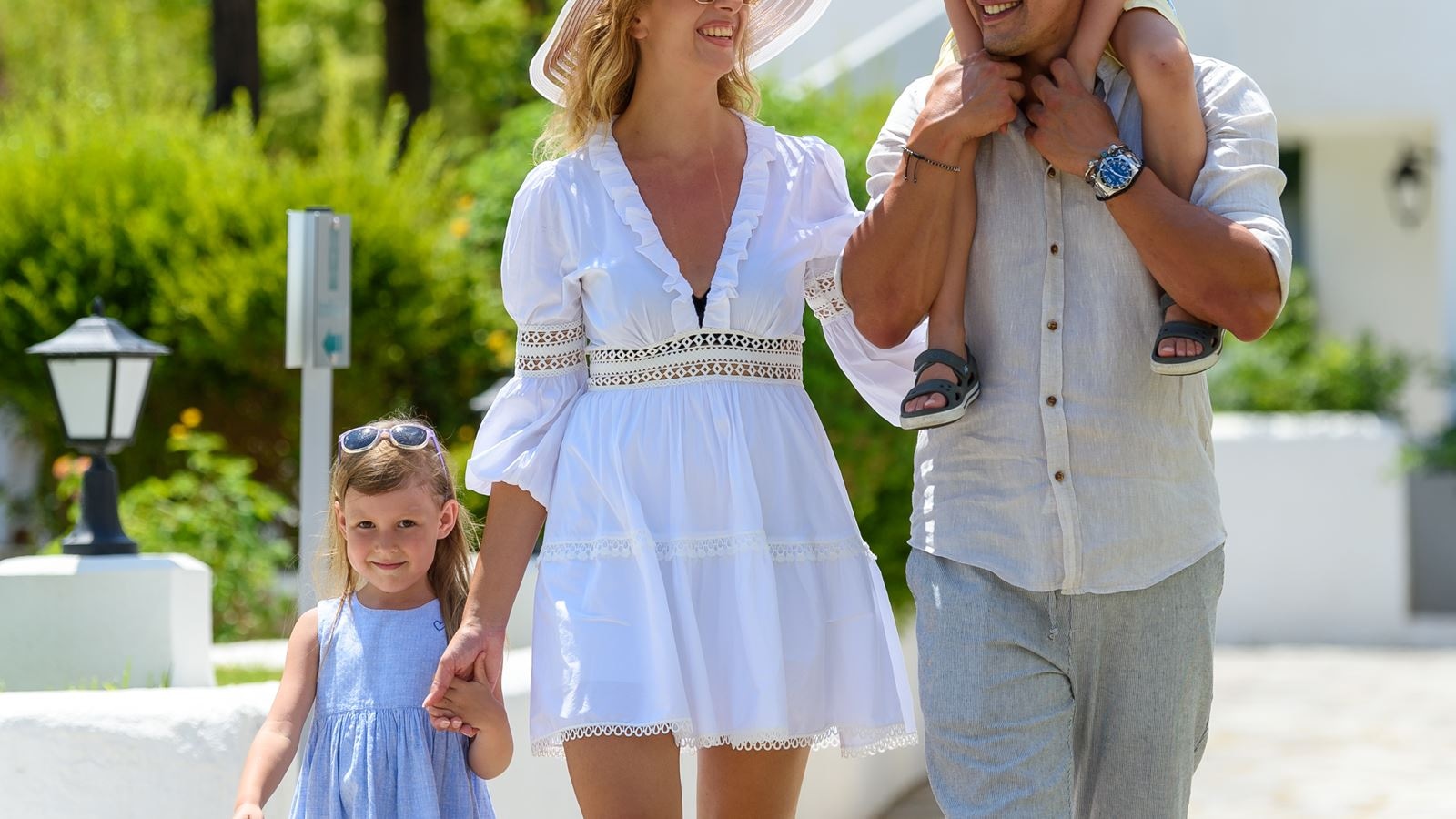 rooms-family-open-plan-garden-view