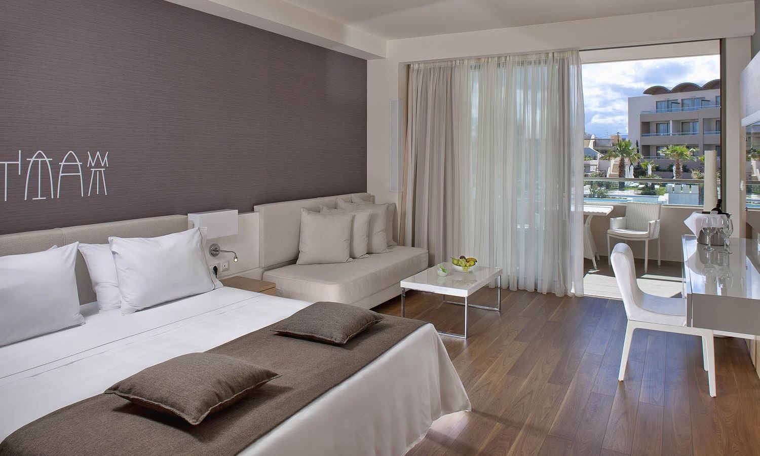 rooms-deluxe-room-pool-view