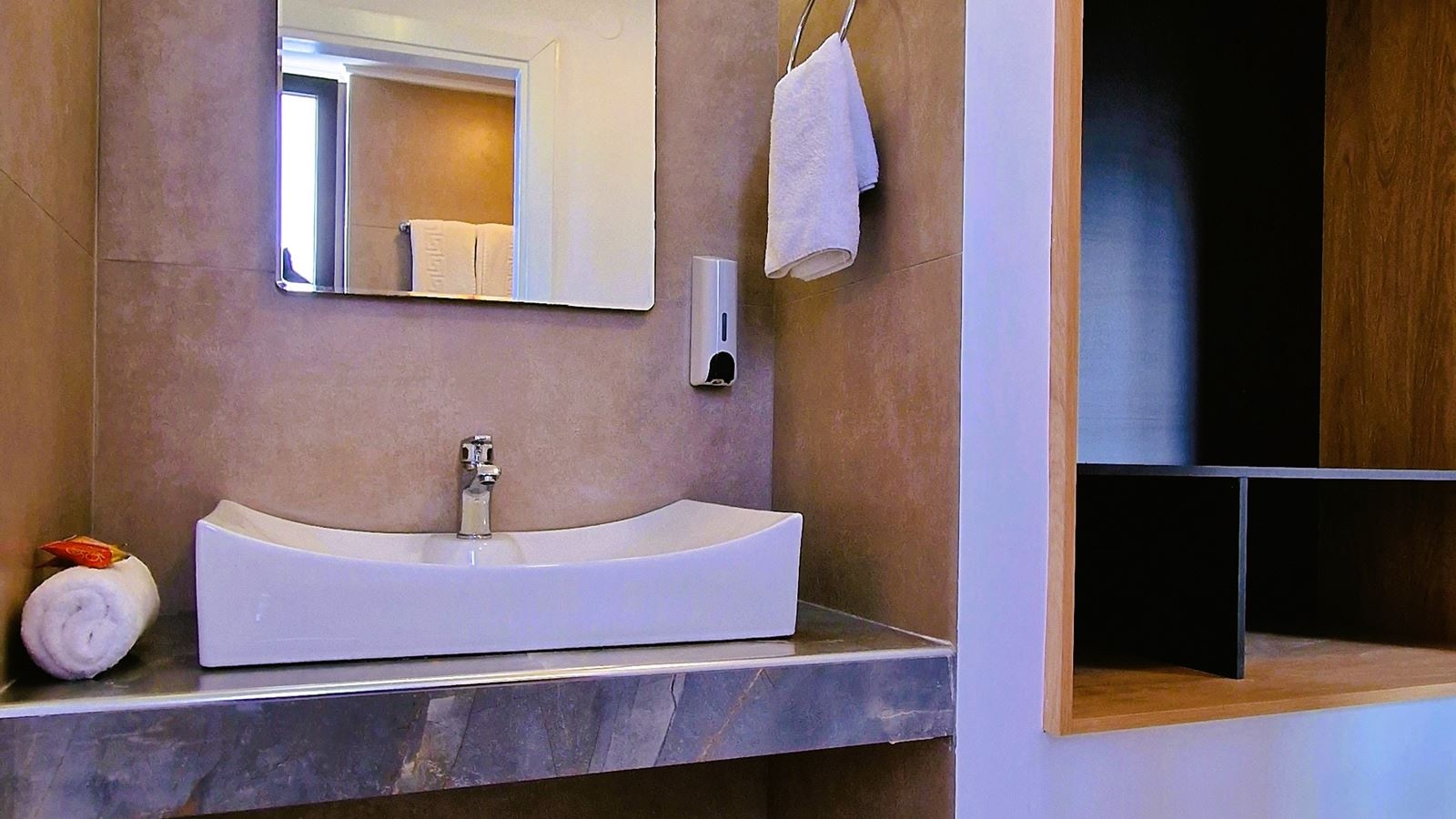 rooms-superior-double-or-triple-sea-view