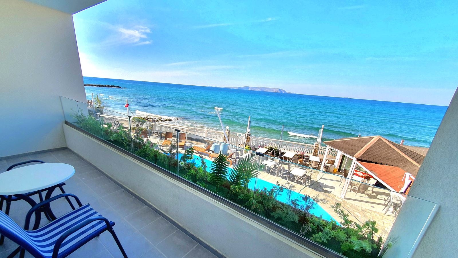 rooms-junior-suite-direct-sea-view-app-40-sqm--balcony-app-10-sqm