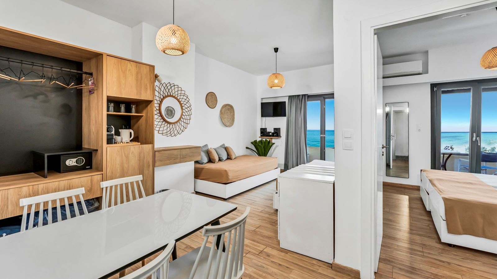 rooms-junior-suite-direct-sea-view-app-40-sqm--balcony-app-10-sqm