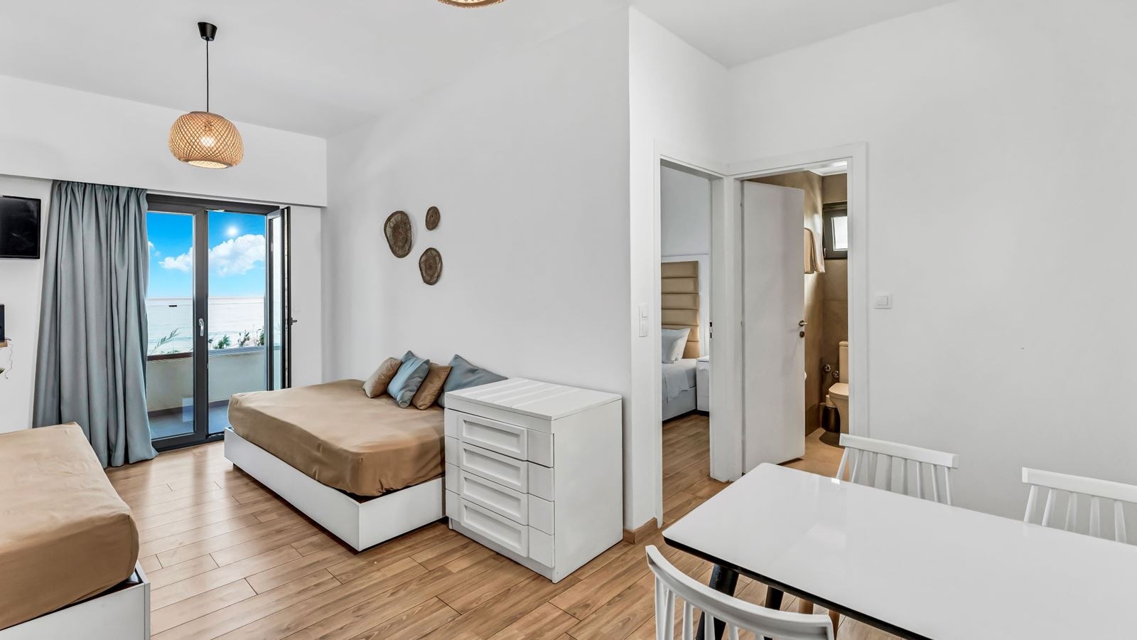 rooms-junior-suite-direct-sea-view-app-40-sqm--balcony-app-10-sqm