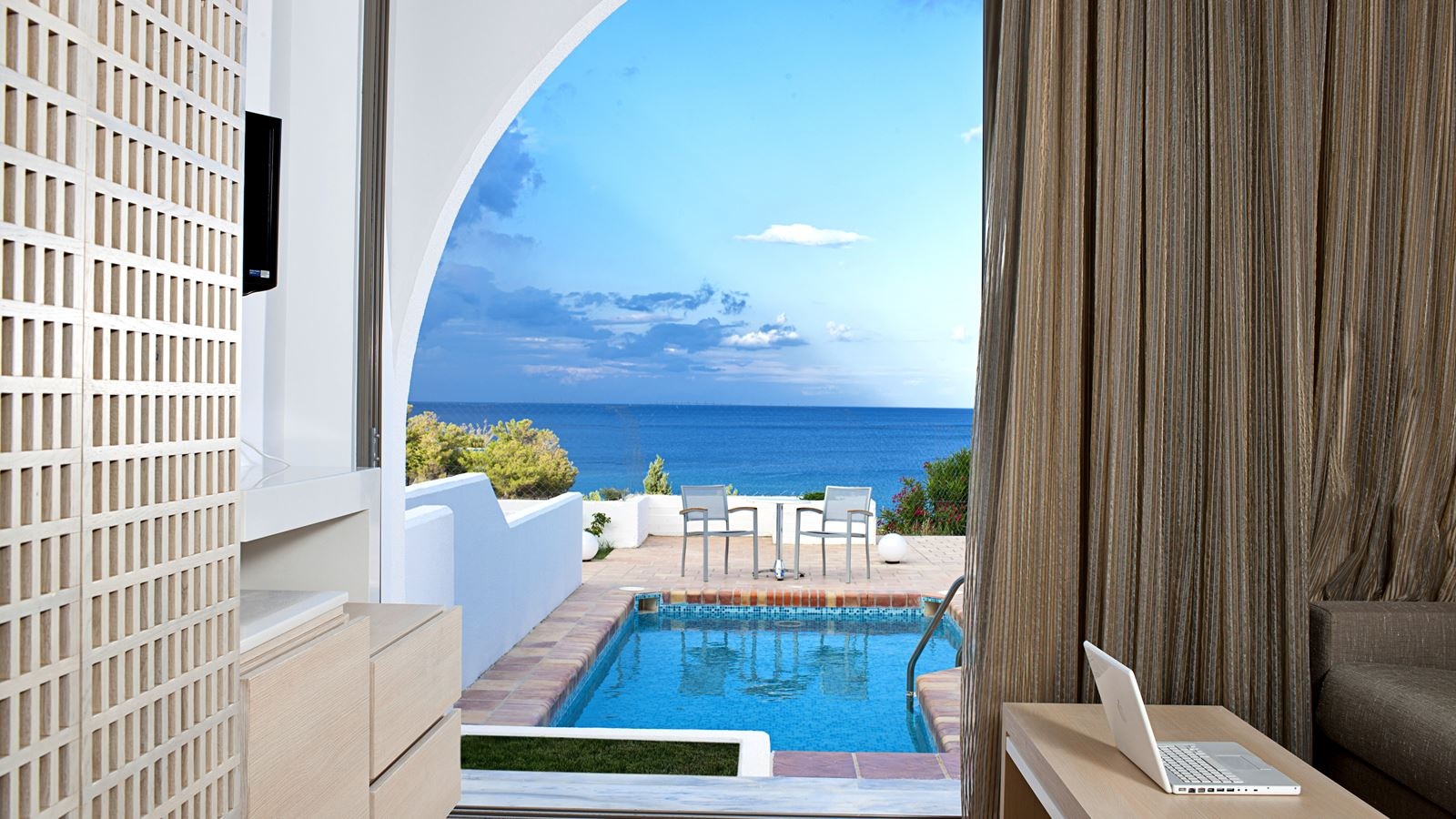 rooms-modern-suite-junior-sea-view--private-pool