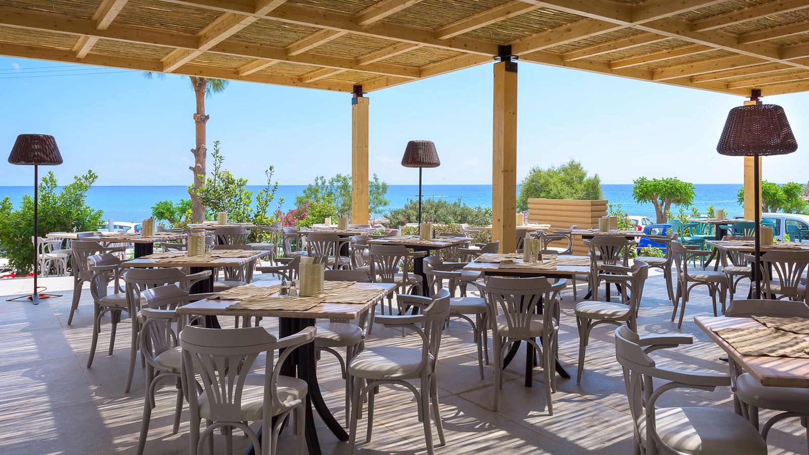 restaurants-thalassa-main-restaurant