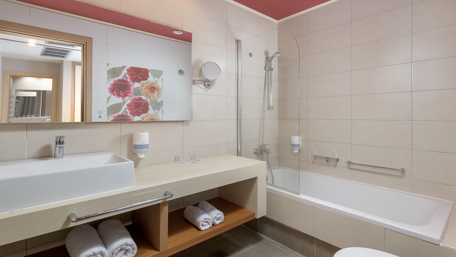 rooms-superior-family-room-mountain-view