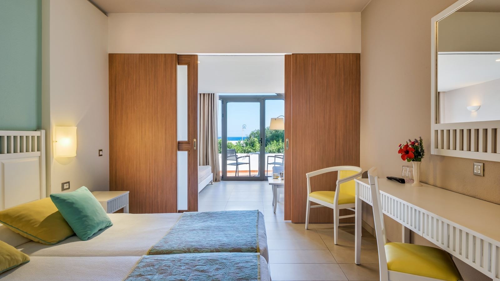 rooms-family-room-sea-view