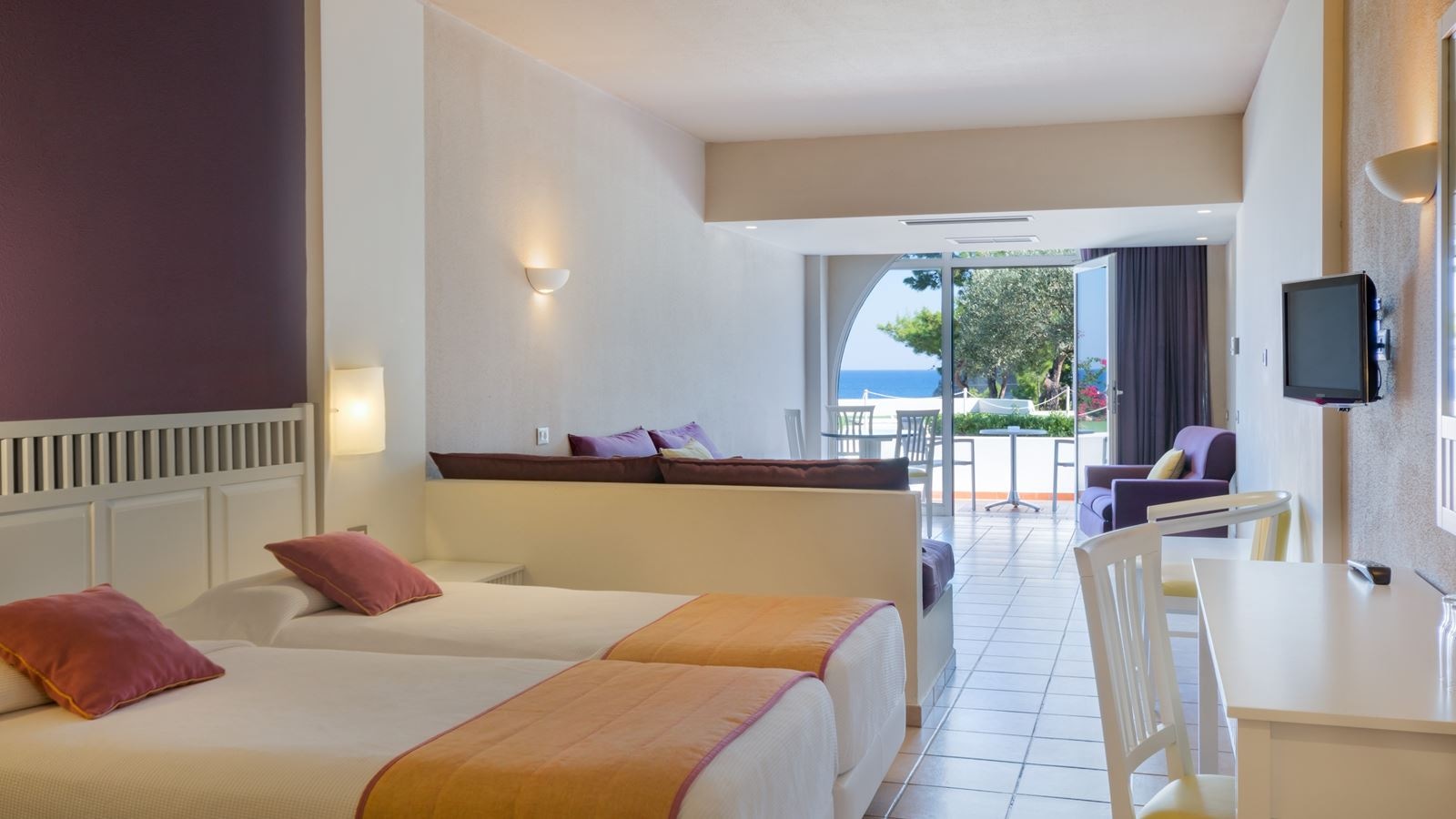 rooms-family-room-sea-view