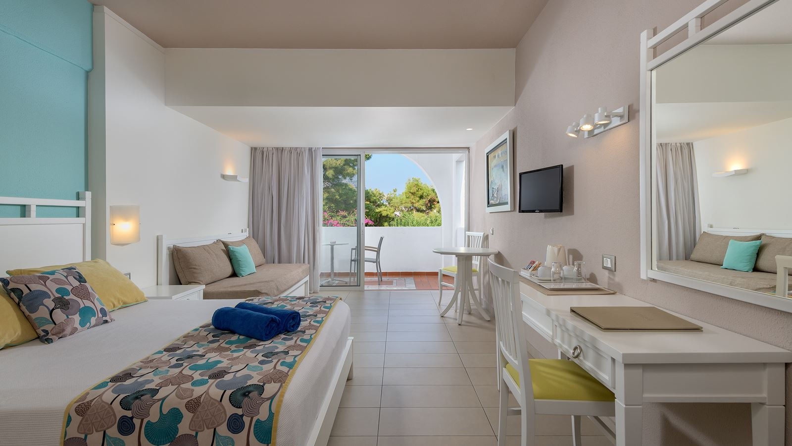 rooms-family-room-mountain-view