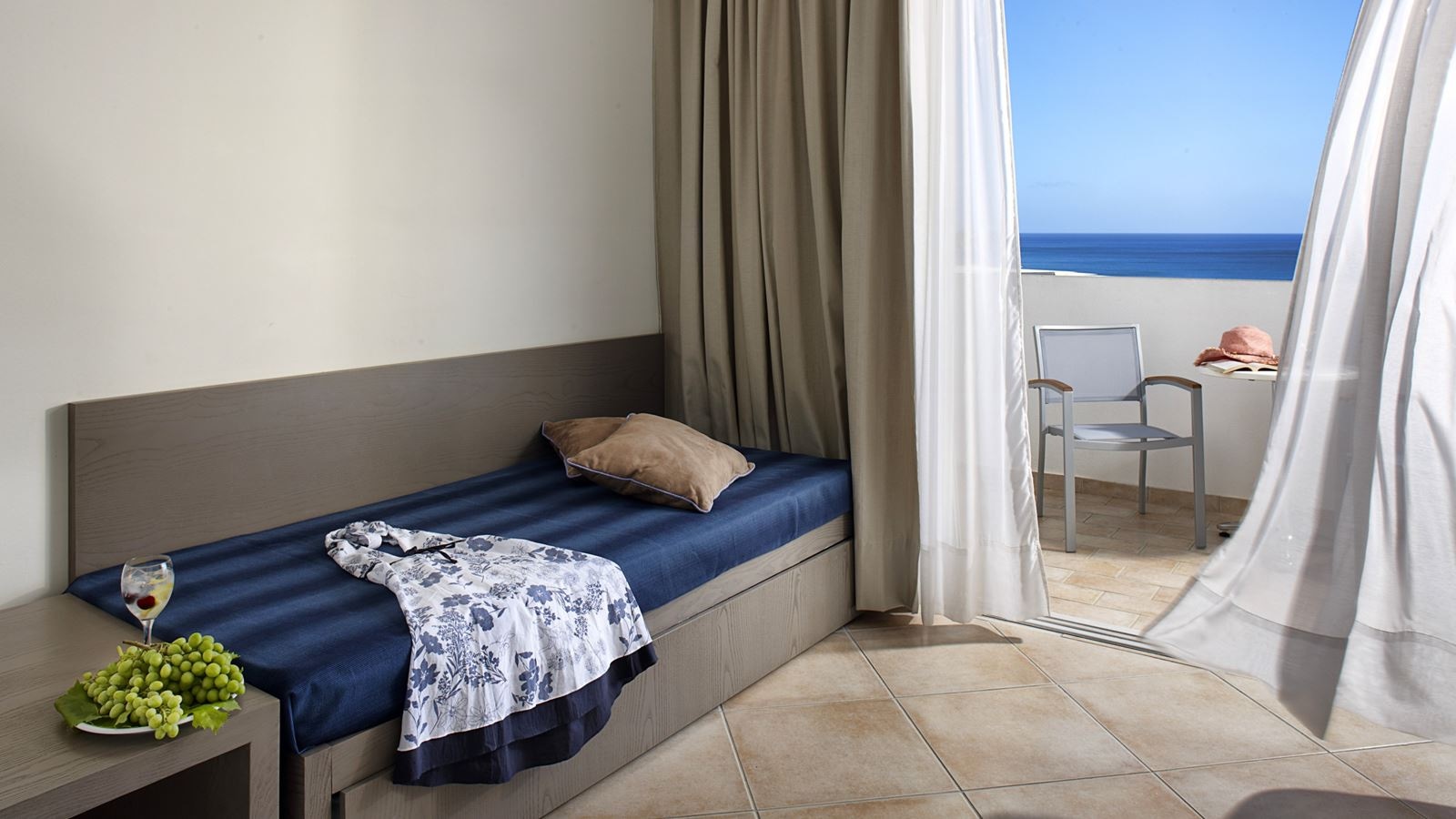rooms-superior-family-room-sea-view