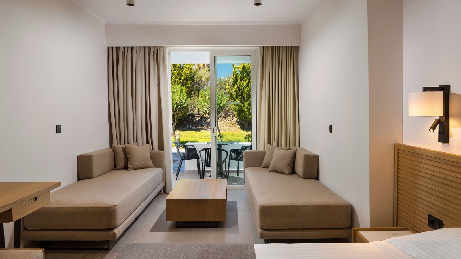 rooms-family-premium-balcony-or-terrace