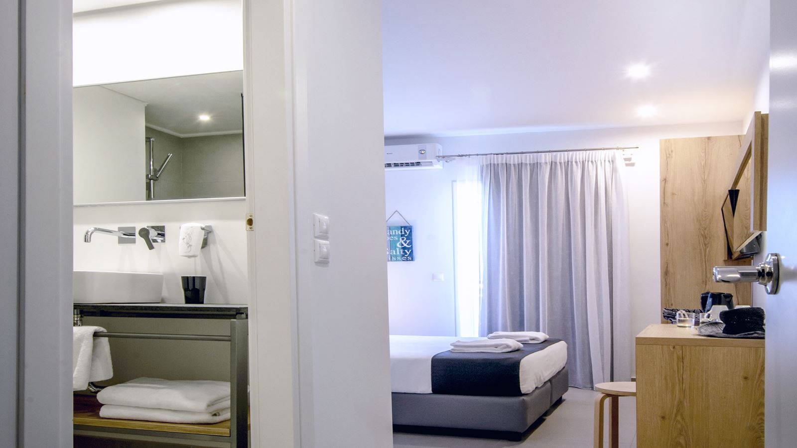 rooms-superior-double-room-side-sea-view