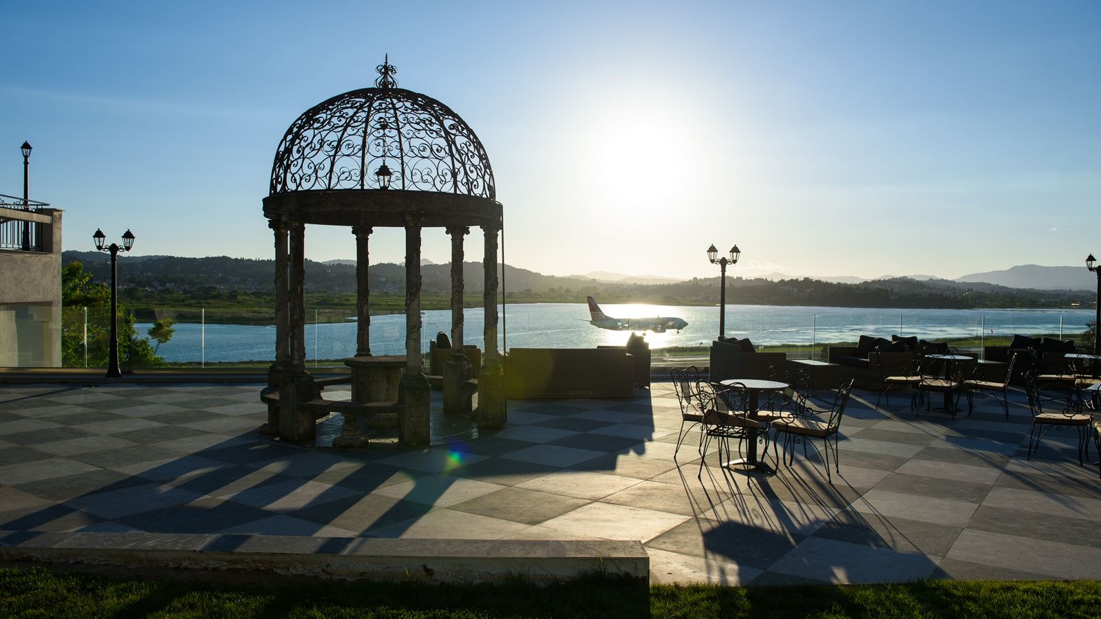 bars-the-royal-grand-veranda