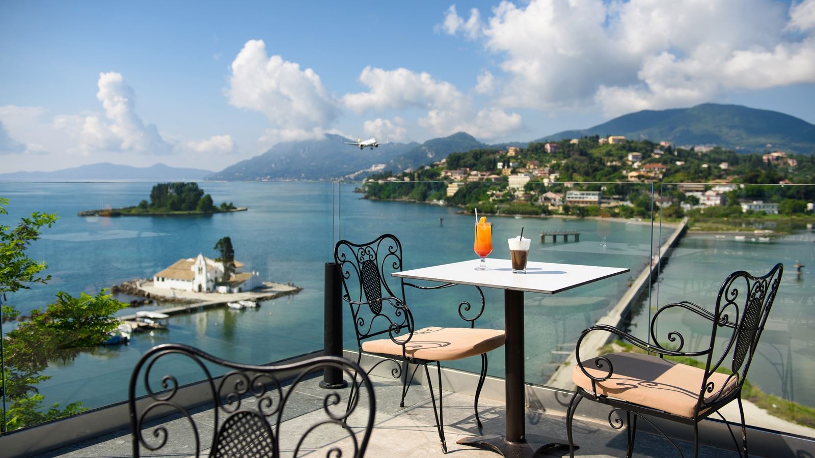 bars-the-royal-grand-veranda