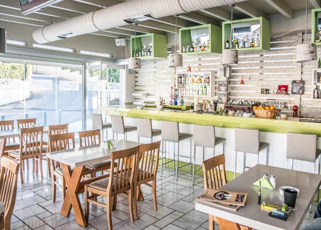 restaurants-the-green-cafe-bar-restaurant