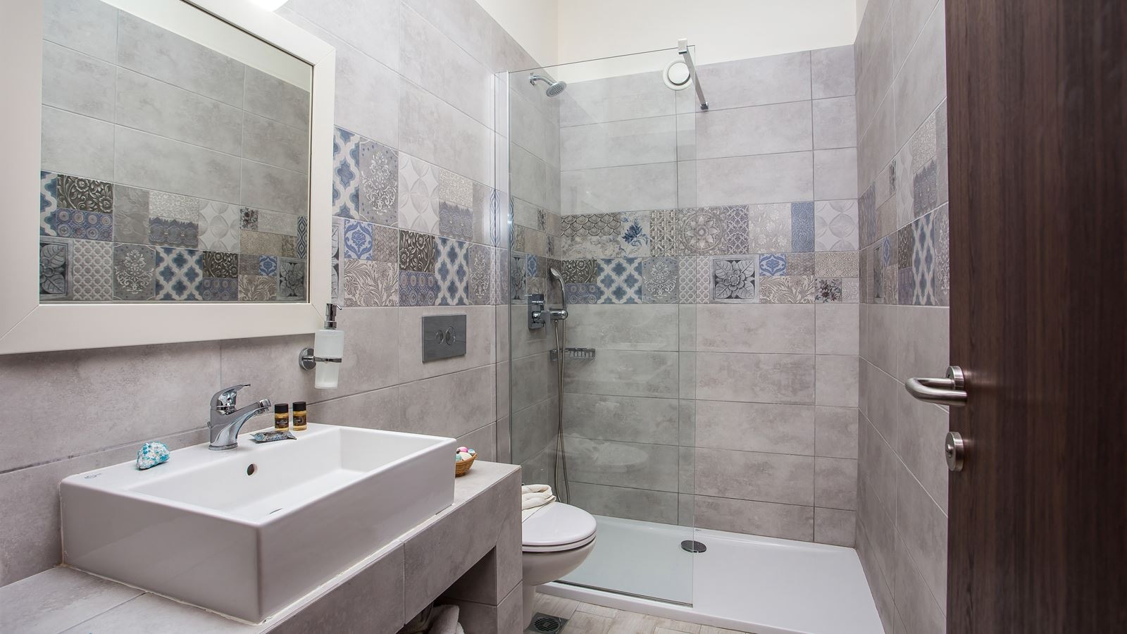 rooms-family-1-bedroom-room-with-balcony