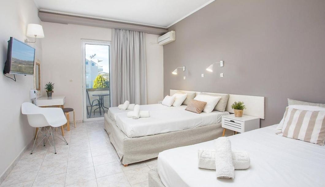 rooms-premium-triple-room-with-balcony