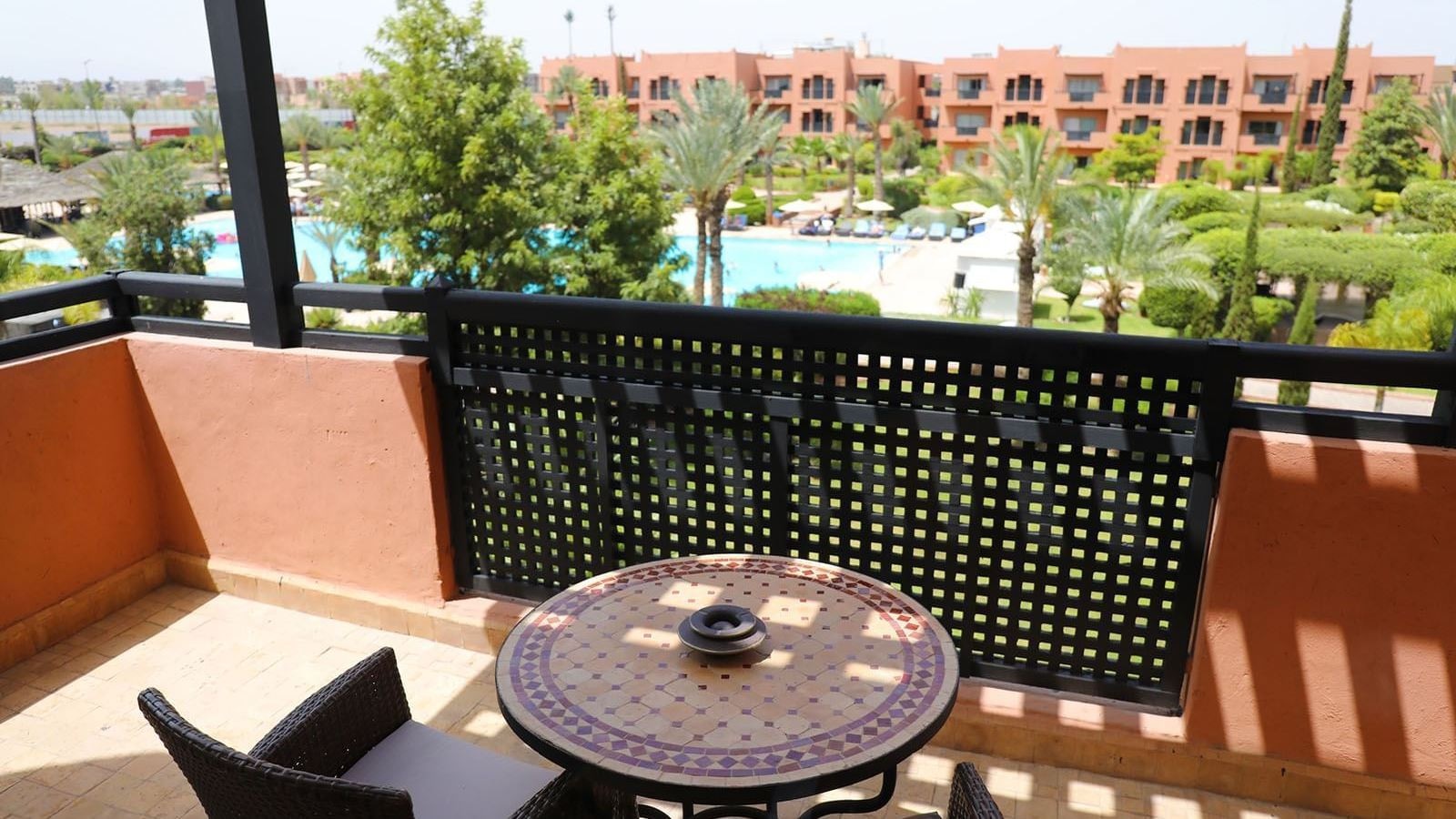 rooms-deluxe-room-pool-view