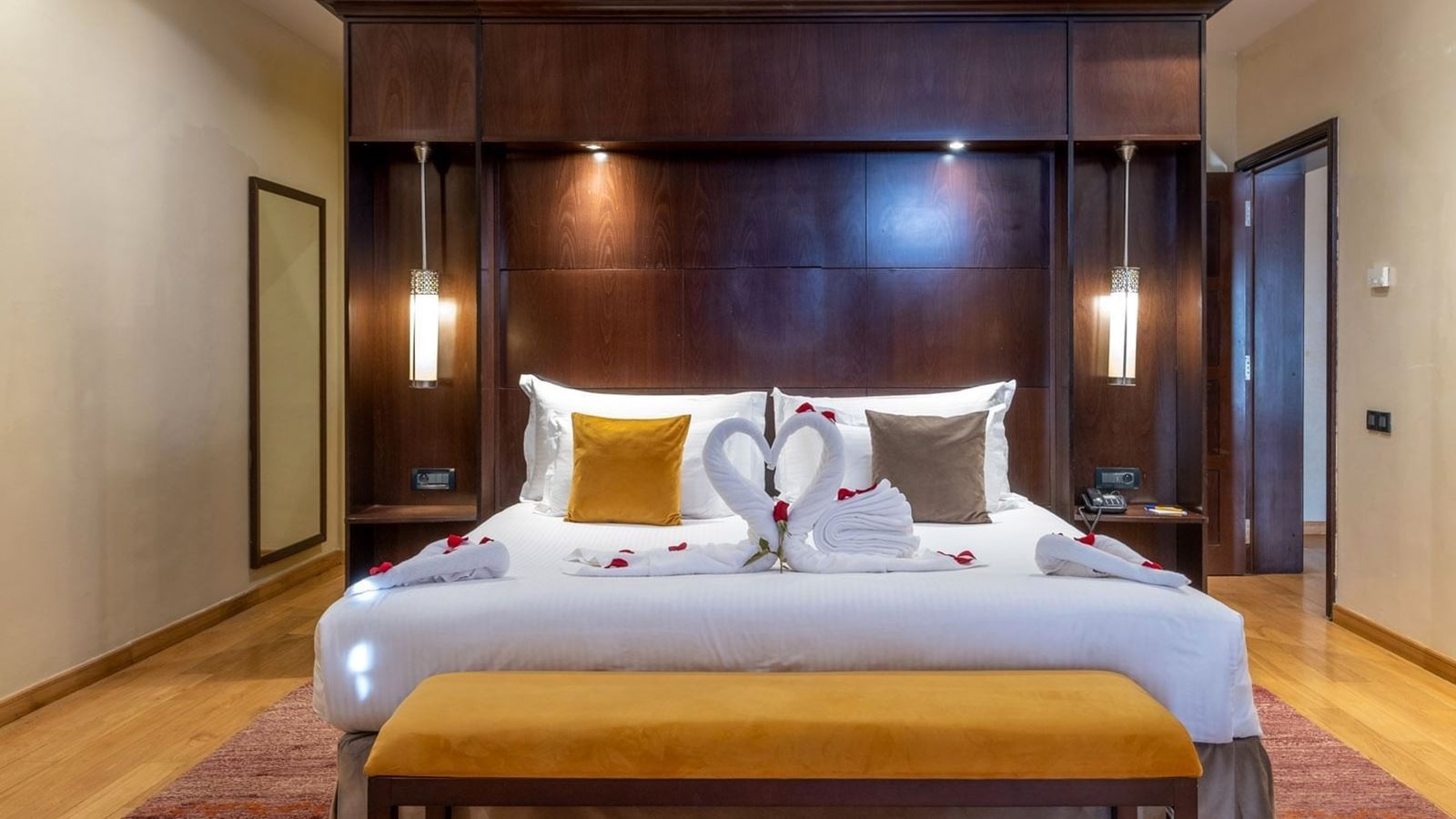 rooms-singleuse-suite-pool-view-