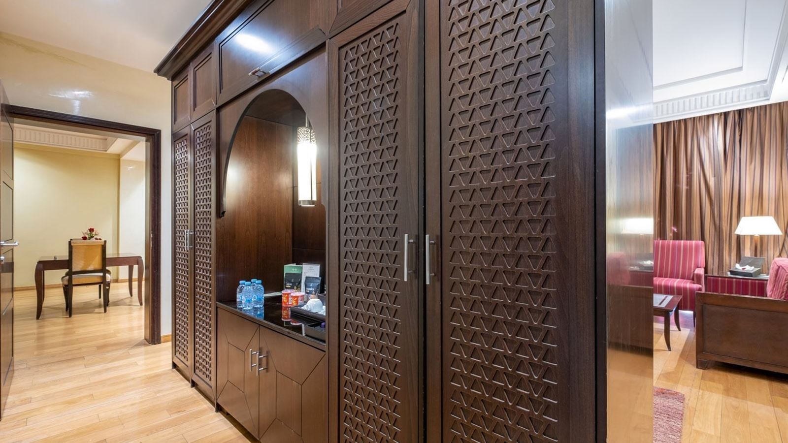 rooms-singleuse-suite-pool-view-