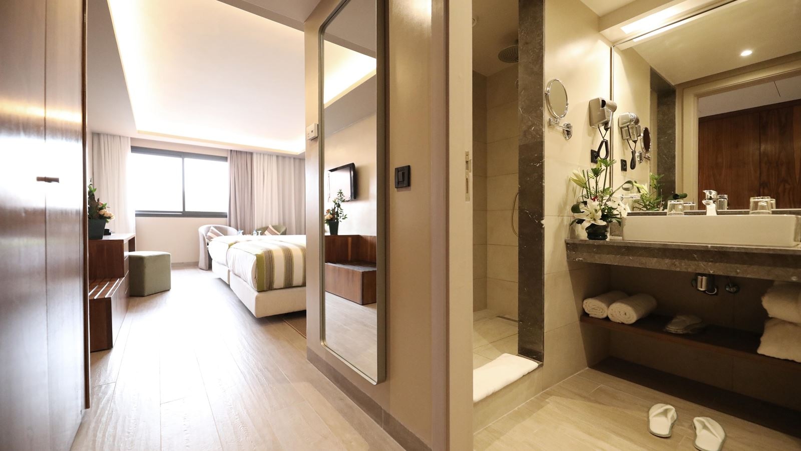 rooms-triple-deluxe-room-gardepool-room