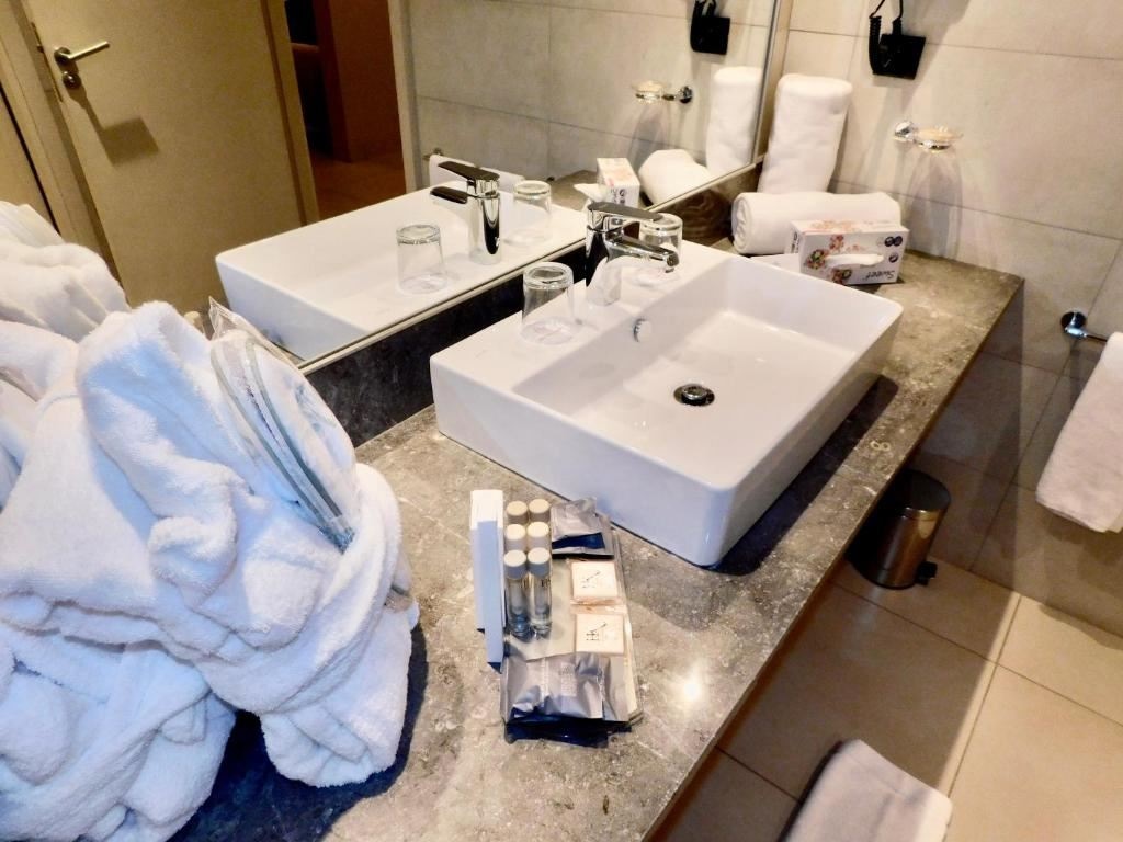 rooms-double-premium-room-gardepool-room