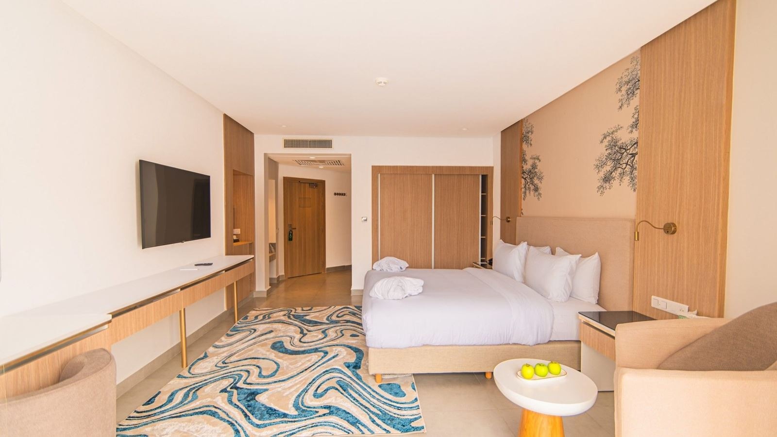 rooms-deluxe-room-poolsea-view