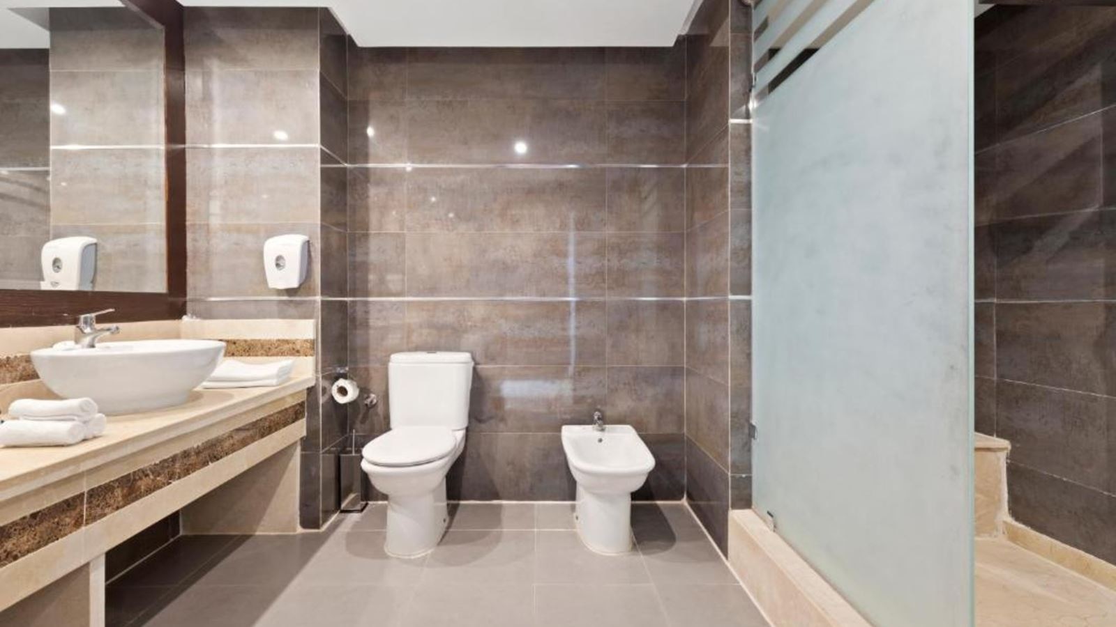 rooms-familyroom-gardenview