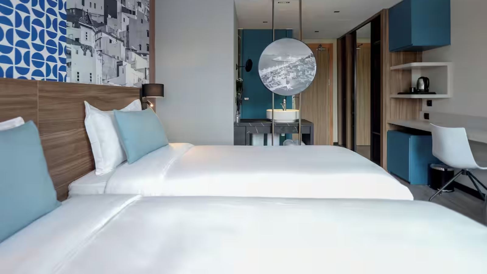 rooms-double-superior-room-poolview