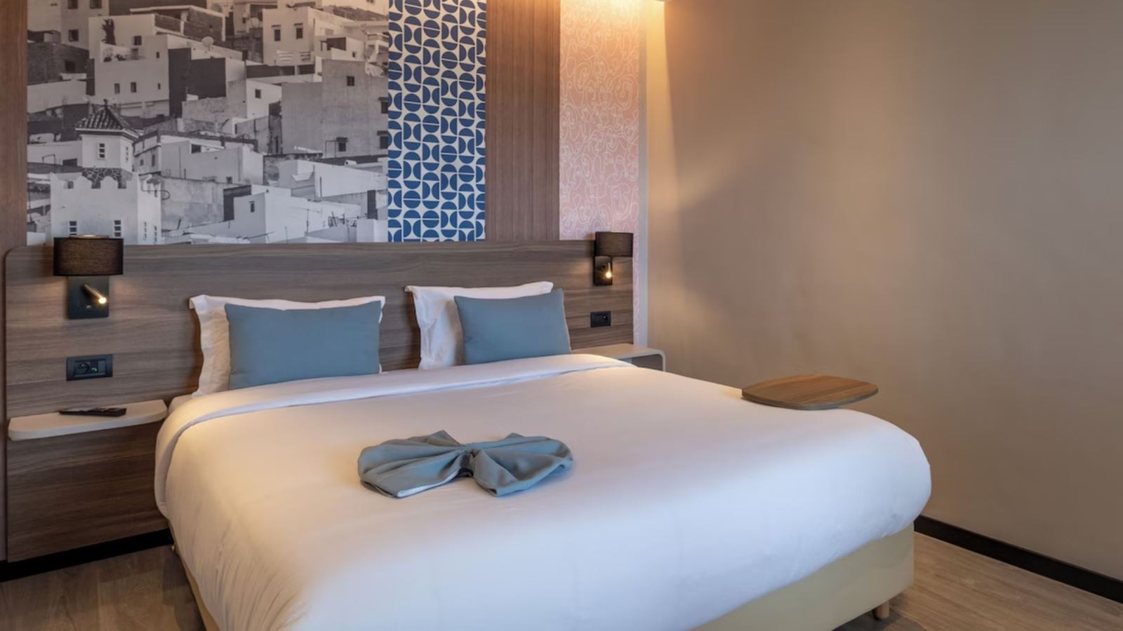 rooms-singleuse-superior-room-poolview