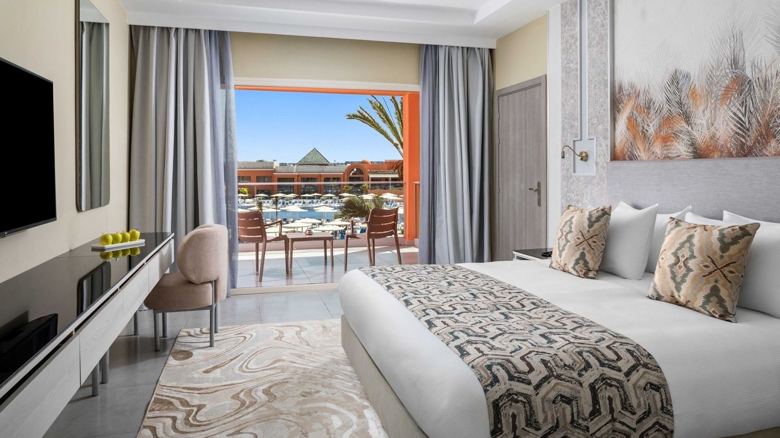 rooms-deluxe-room-poolview