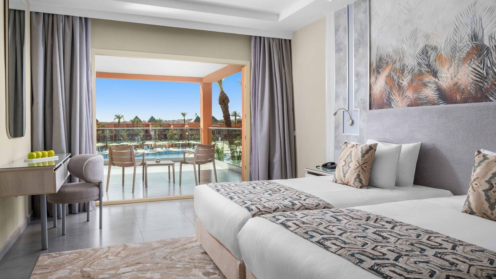 rooms-family-room-poolview