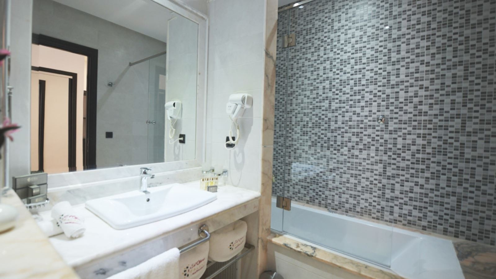 rooms-double-standard-room--balcony-