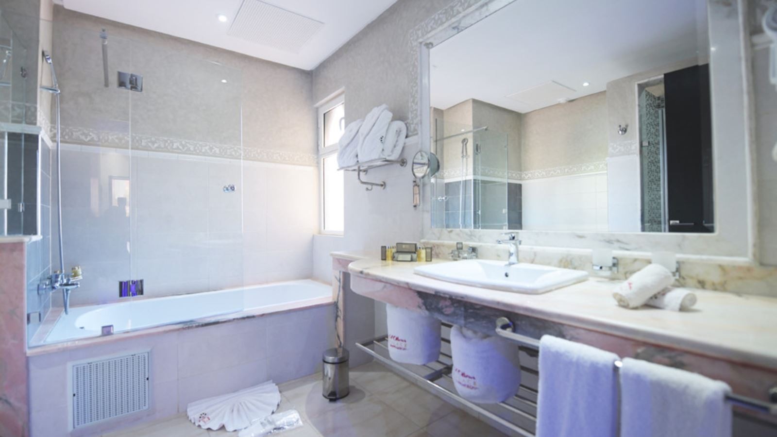 rooms-double-standard-room--balcony-