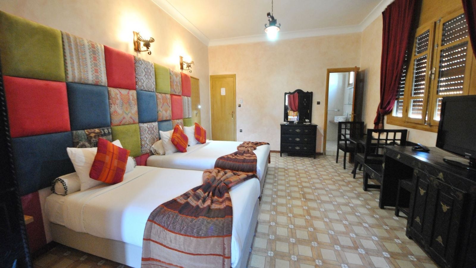 rooms-standard-suite-balcony-or-terrace