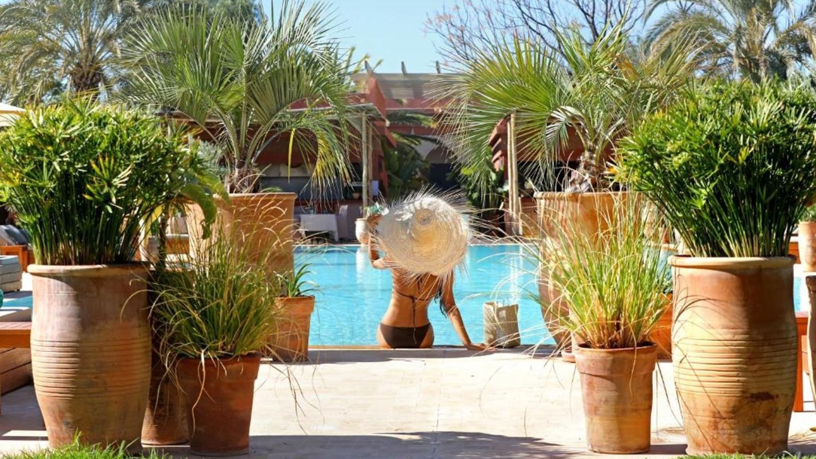 rooms-single-suite-poolview