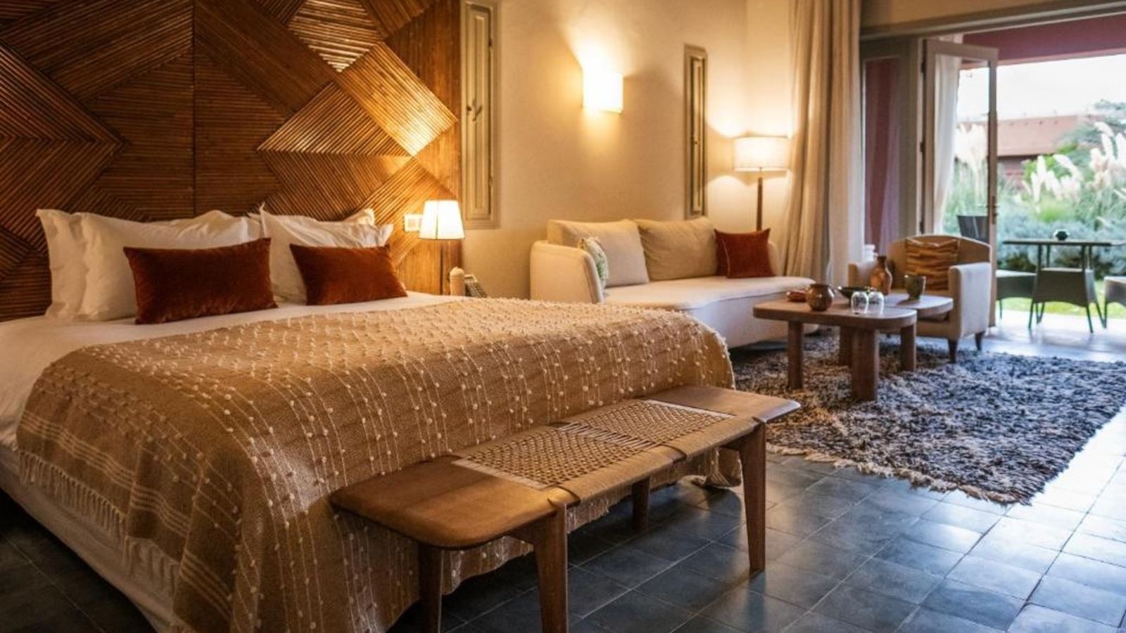 rooms-single-suite-poolview