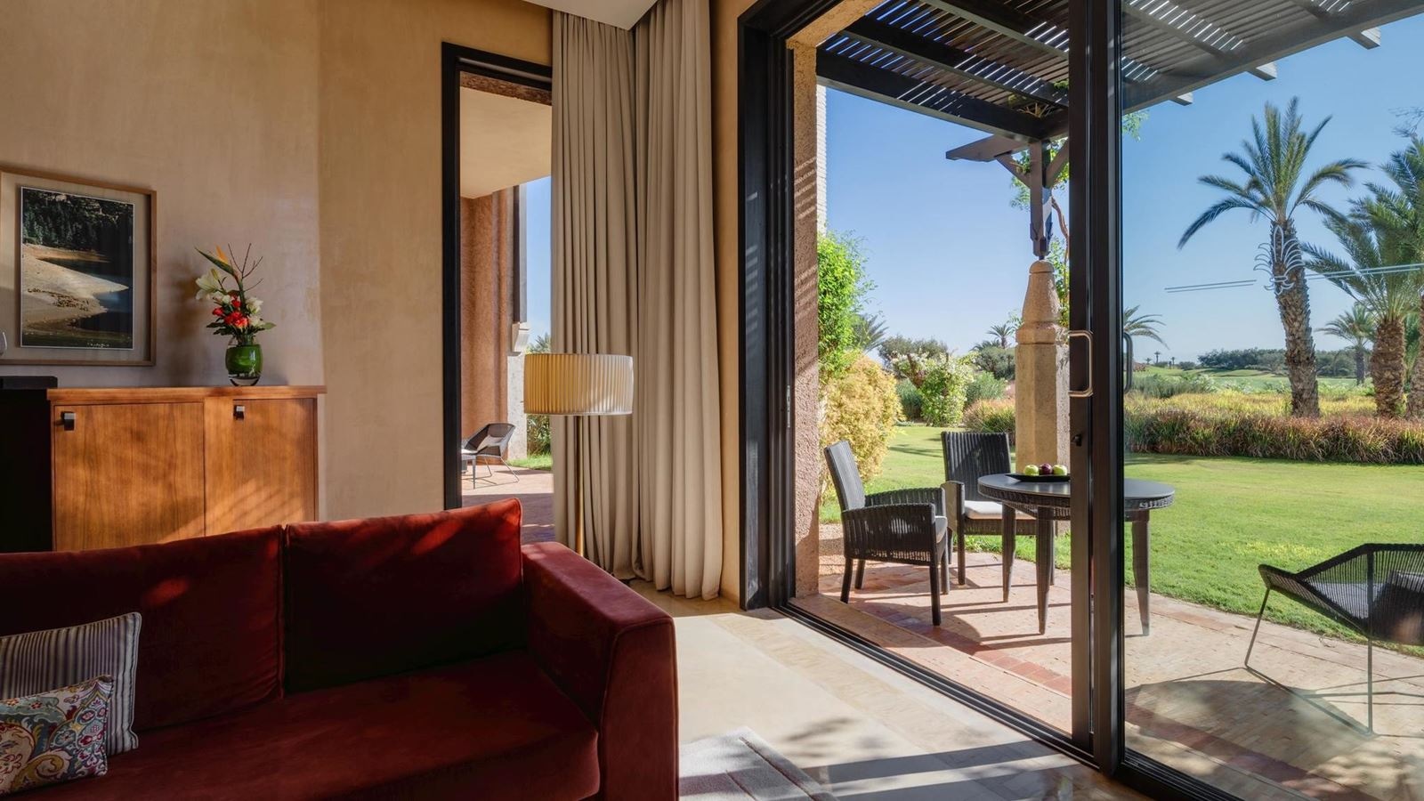 rooms-deluxe-suite-gardenview