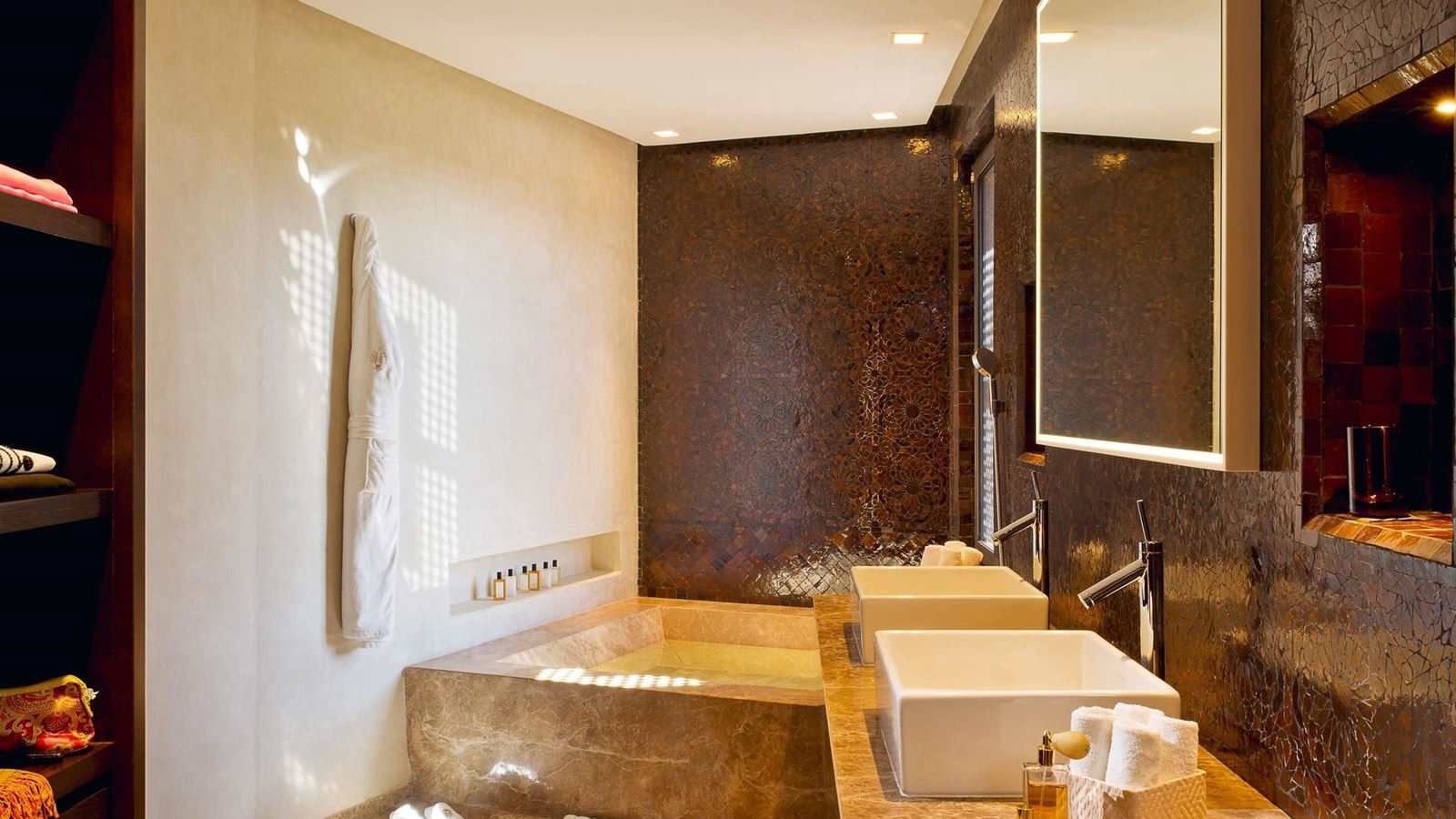 rooms-deluxe-suite-gardenview