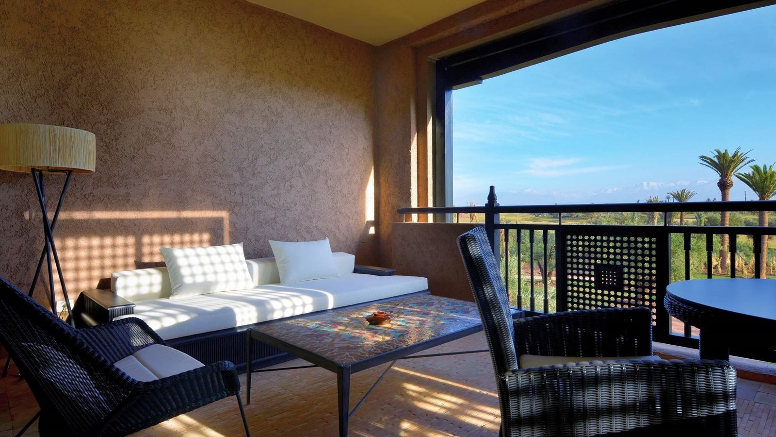 rooms-deluxe-room-mountain-view