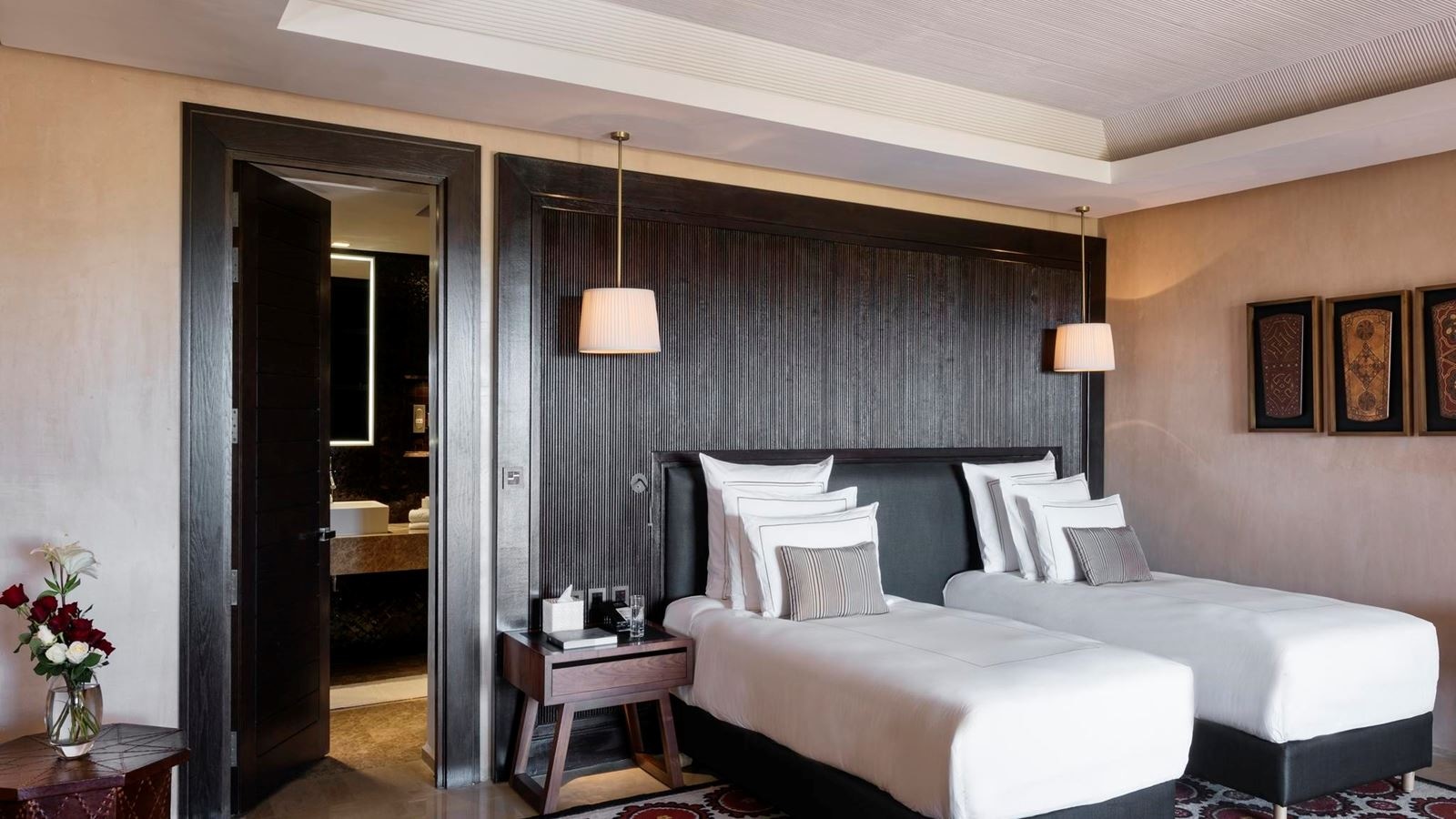 rooms-deluxe-room-gardenview