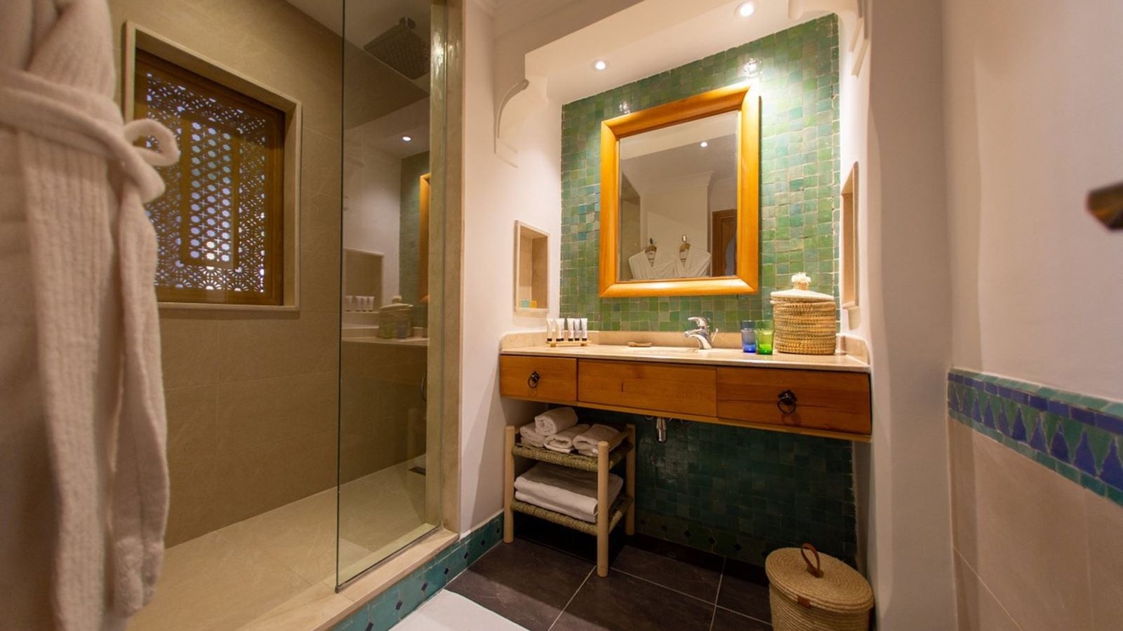 rooms-deluxe-room-poolview-terrace