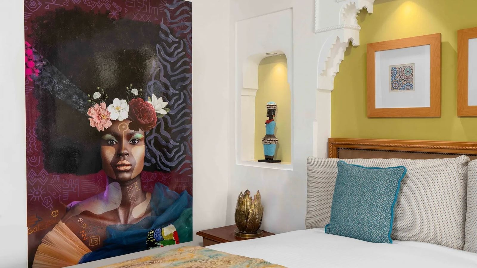 rooms-singleuse-deluxe-room-poolview-balcony