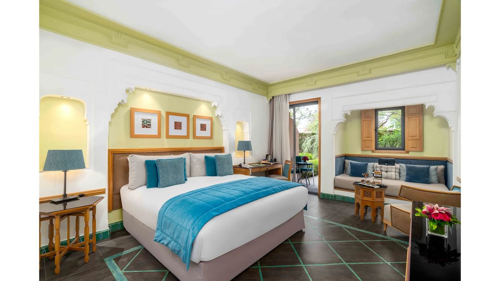 rooms-deluxe-room-gardenview