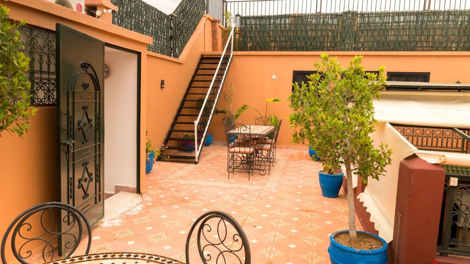 restaurants-restaurants