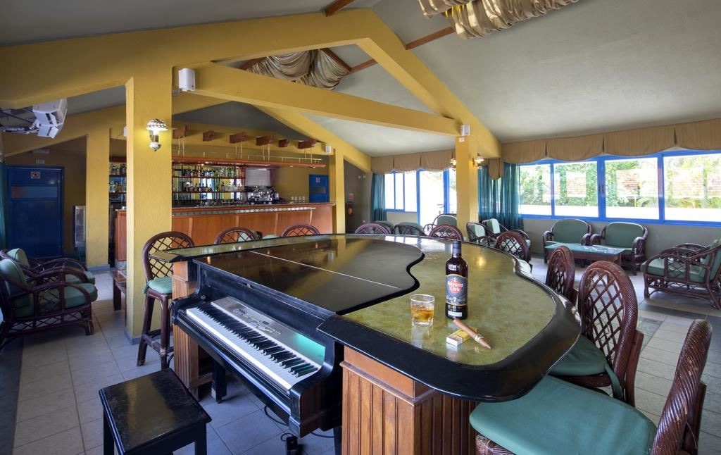 bars-piano-bar