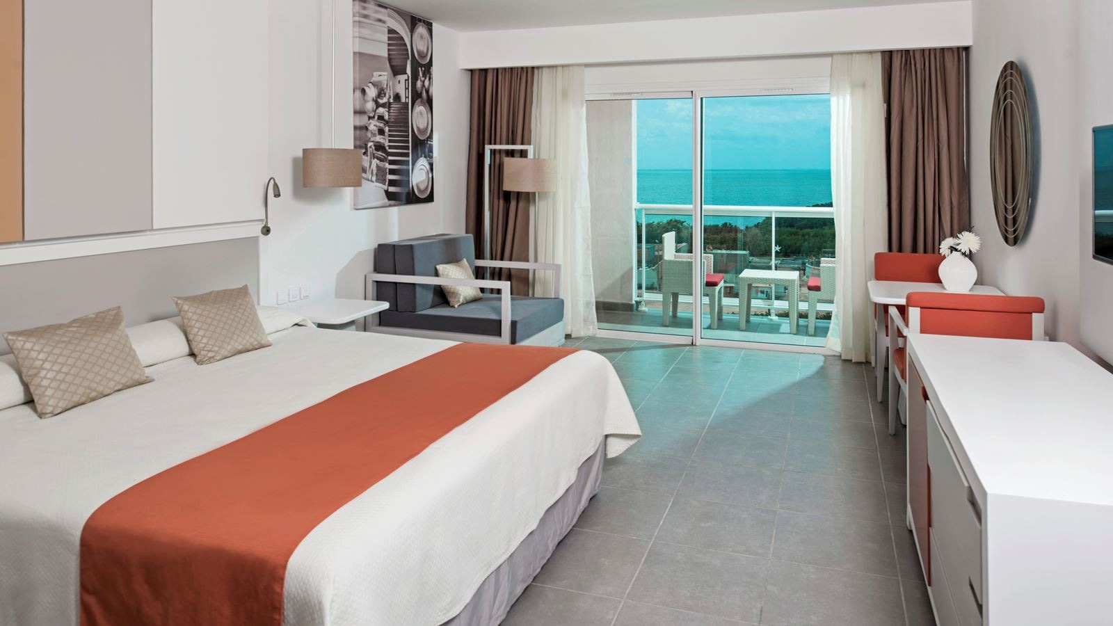 rooms-double-pool-view