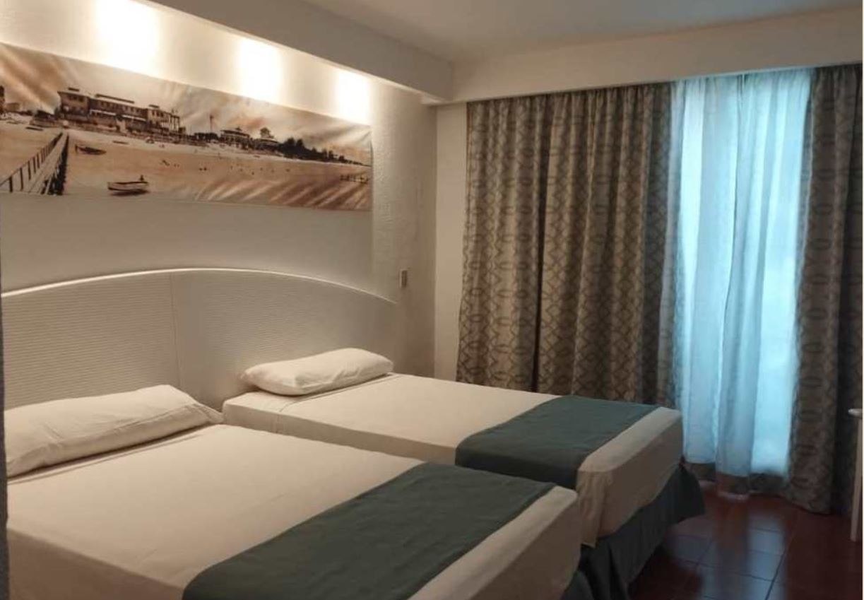 rooms-double-pool-view